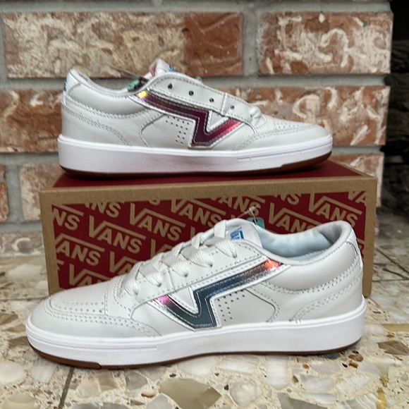 Vans woman’s Lowland true white rainbow iridescent logo comfy Cush - Picture 2 of 11